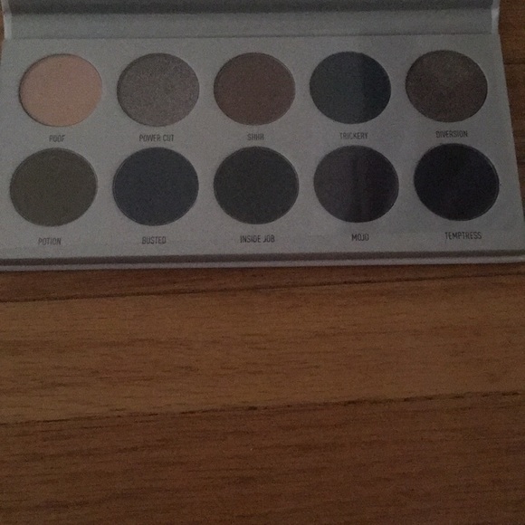 JACLYN HILL X MORPHE VAULT “DARK MAGIC” PALETTE - Picture 3 of 7